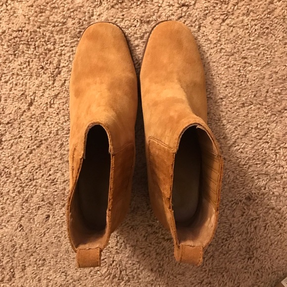 Madewell Suede Chelsea Boot (Fall 2019) - Picture 3 of 8